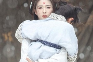 白鹿《临江仙》虐心路透：雪中抱娃演技炸裂