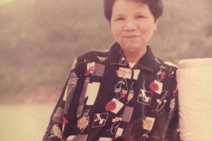钟楚曦悼念奶奶：天堂没有病痛，来世做我的小公主