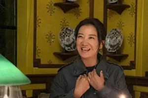 贾玲43岁庆生照曝光，瘦身成功展现女强人气场