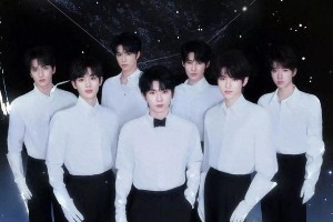 时代少年团演唱会直播：丁程鑫solo曲与宋亚轩可爱瞬间