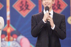 杨洋朱一龙黑西装造型PK，180cm男神谁更帅？