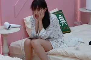 李艺彤拒房琪鸡汤伸手要钱 真实互动引爆热搜