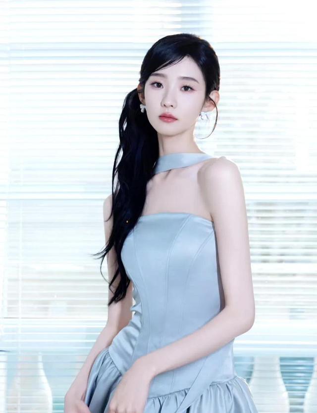 张艺凡气质写真