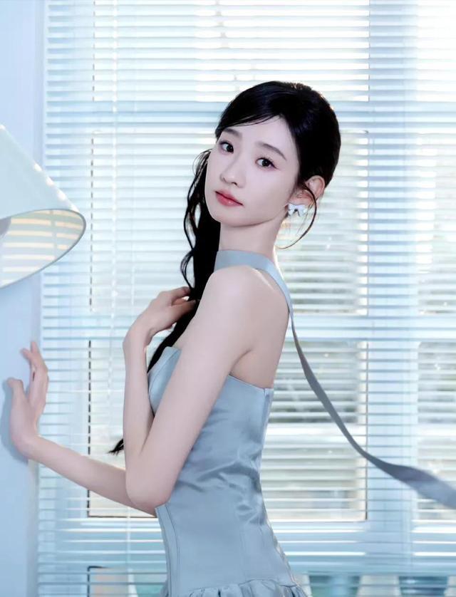 张艺凡时尚写真