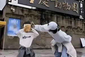 赵丽颖带儿子郊游引猜测，神秘男身份曝光